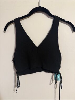 Black V-Neck Ribbed Crop Top - Women